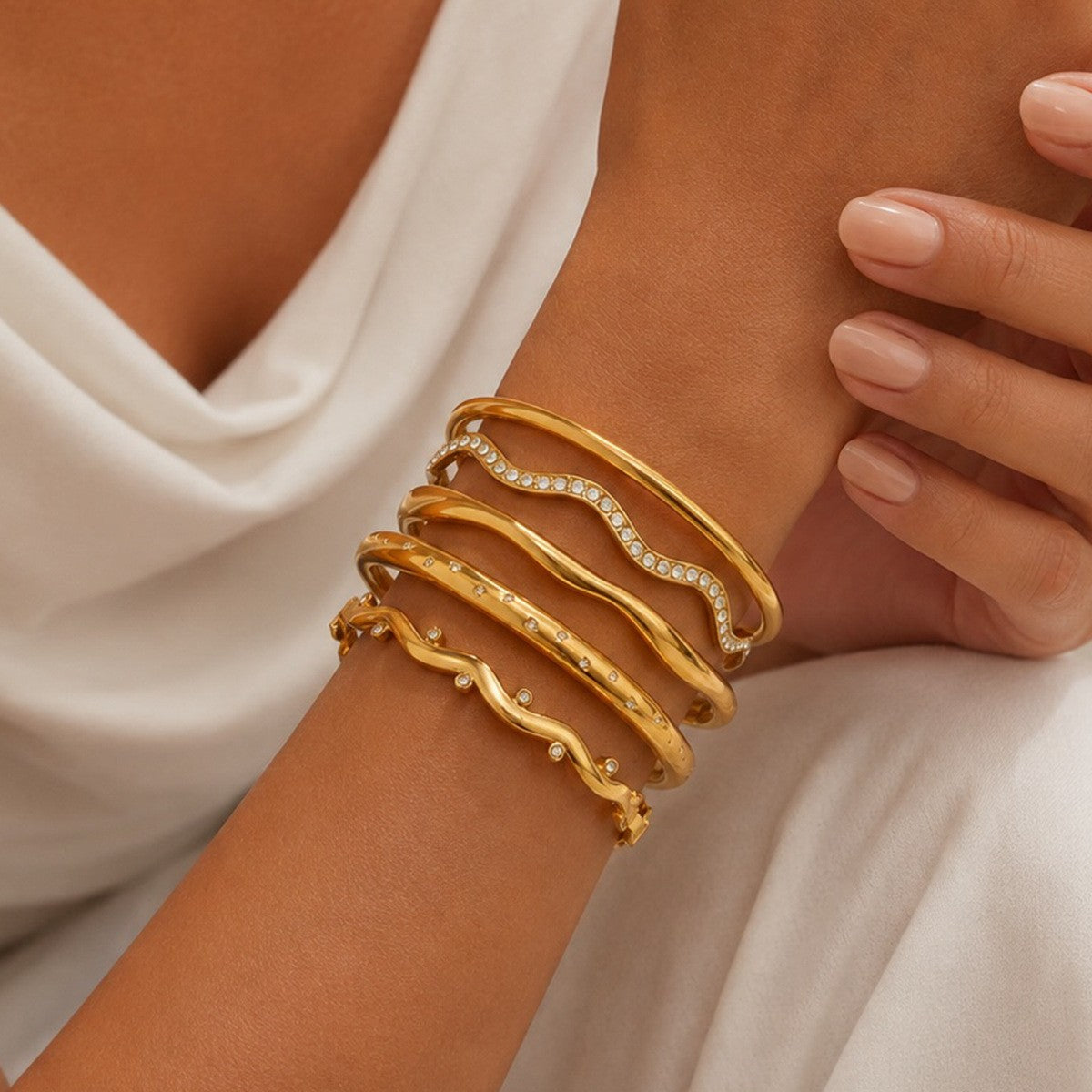 Classy Wavy Rhinestone Open Cuff Bracelet Set