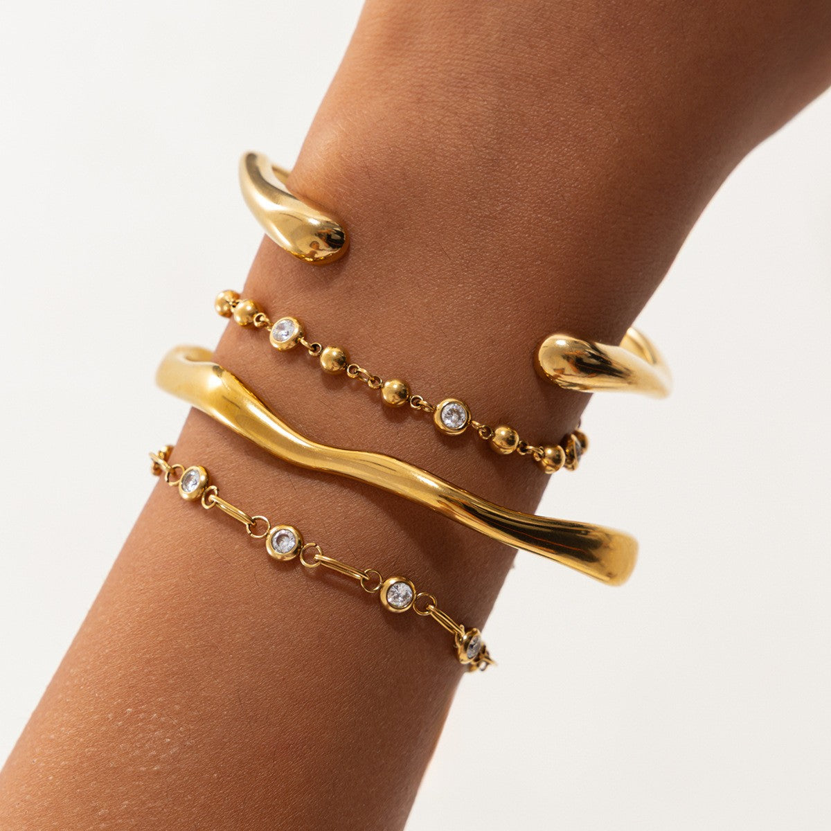 Classy Wavy Cuff & Diamond Bracelet Set