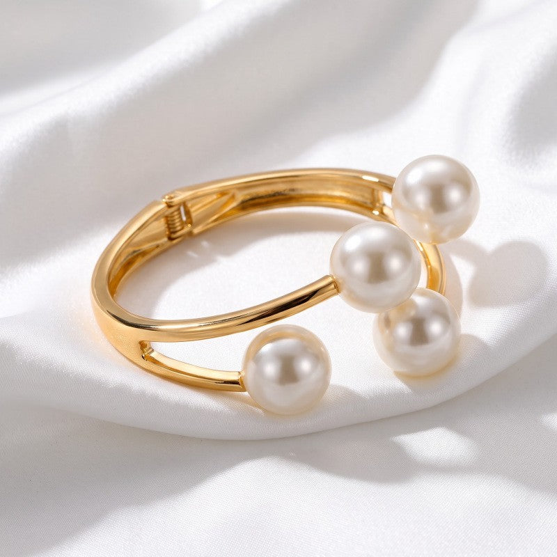 Classy Hammered & Wavy Pearl Bangle Set