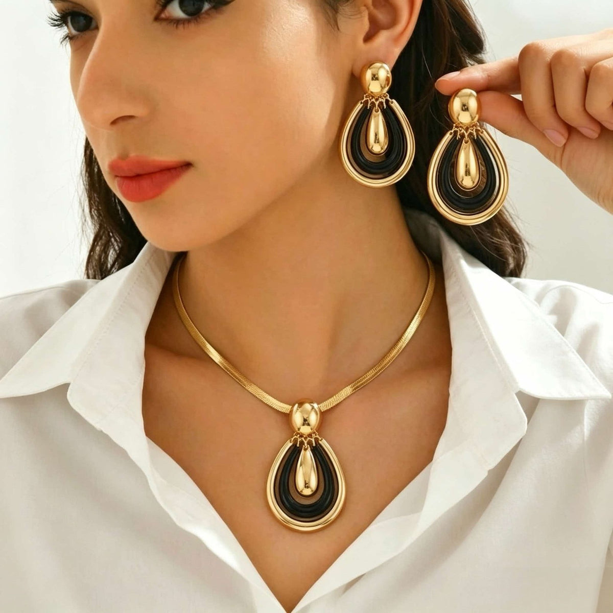 Classy Black Teardrop Necklace & Earring Set