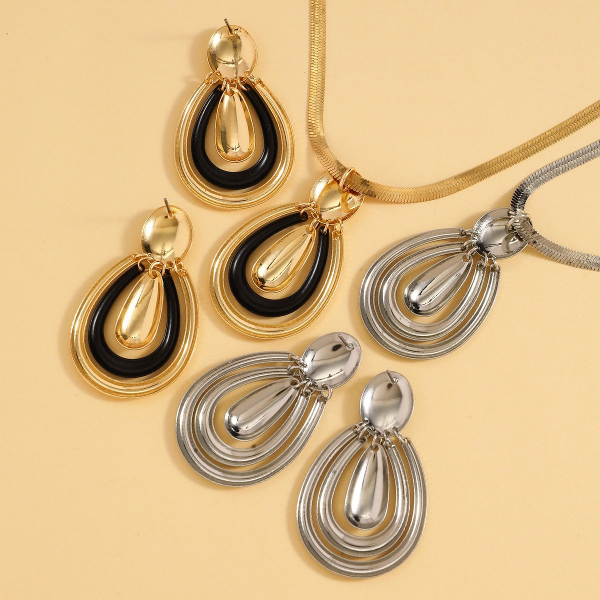 Classy Black Teardrop Necklace & Earring Set