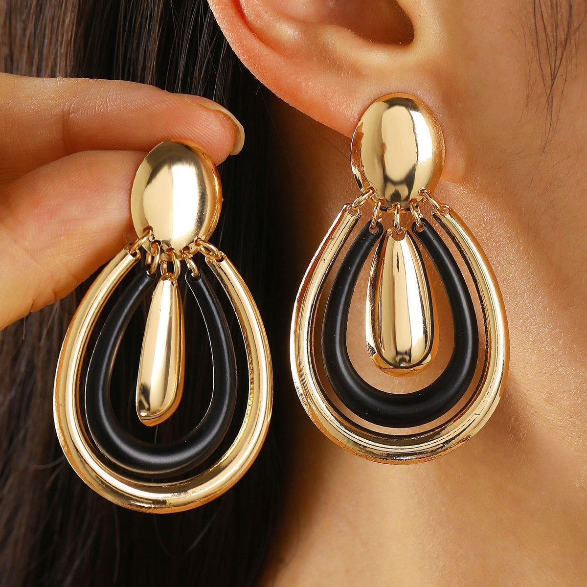 Classy Black Teardrop Necklace & Earring Set