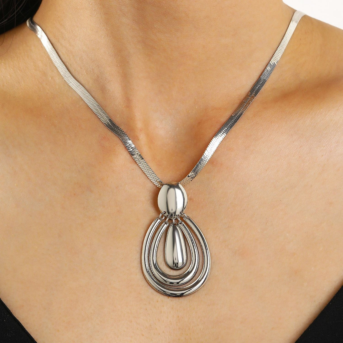 Classy Black Teardrop Necklace & Earring Set