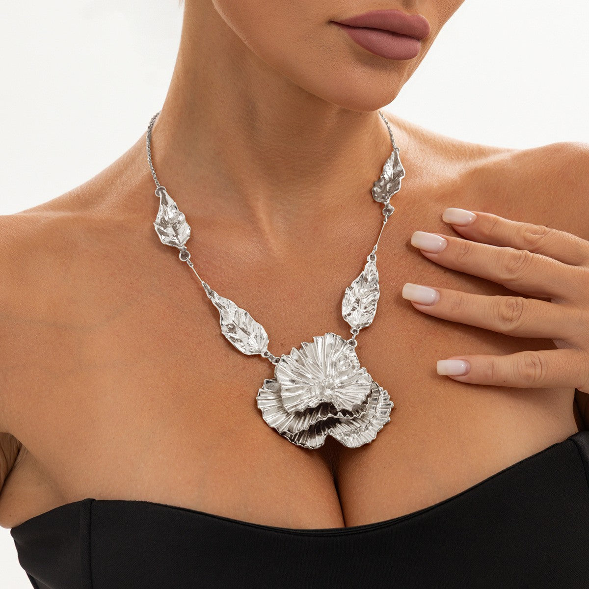 Classy Textured Floral Leaf Statement Necklace