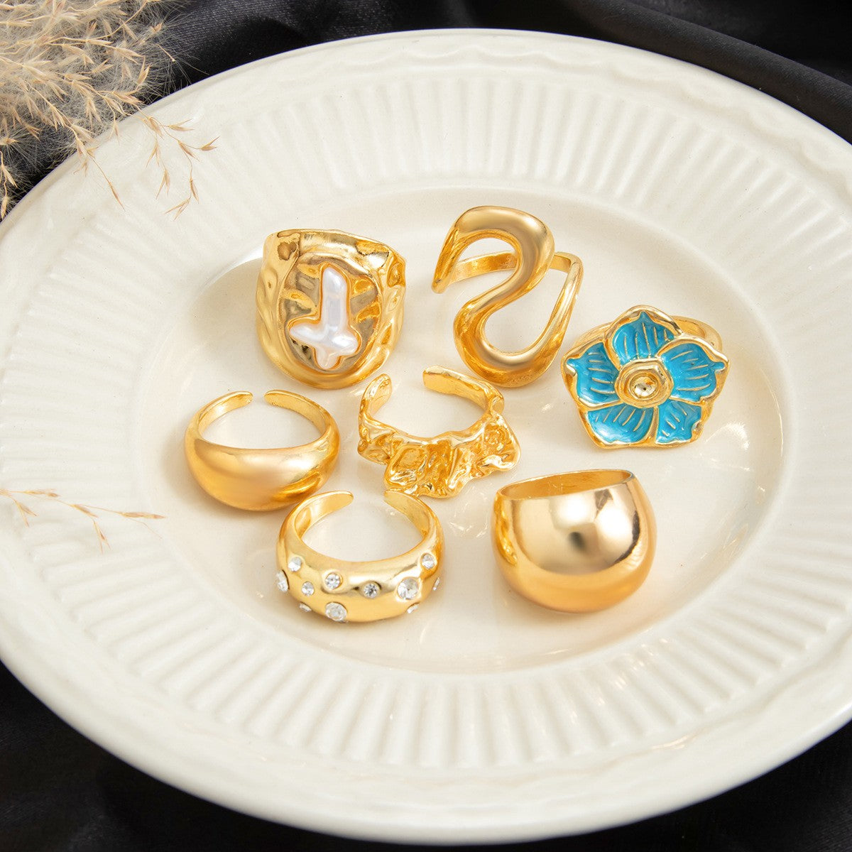 Classy Enamel Flower & Liquid Metal Ring Set