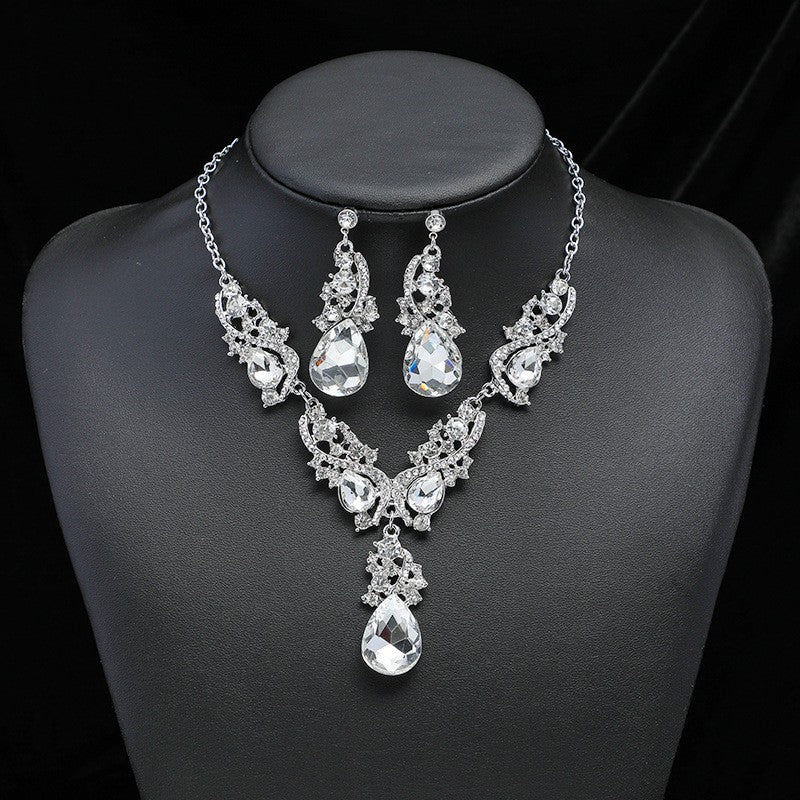 Elegant Vintage Green Leaf Teardrop Necklace & Earring Set