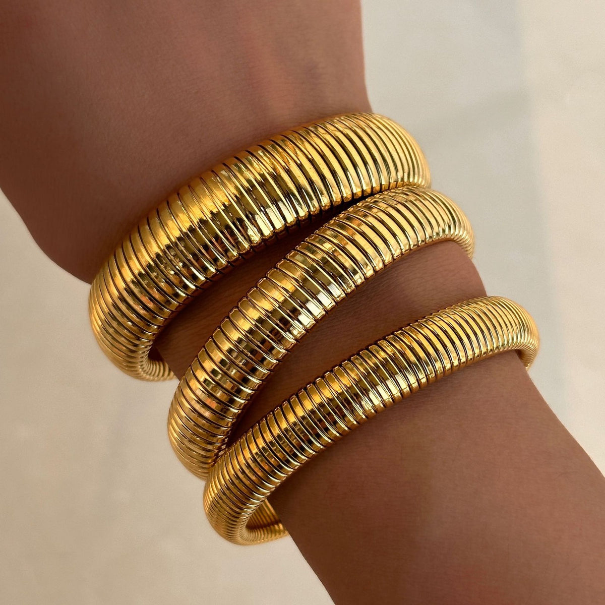 18k Classy Ribbed Stretch Bracelet