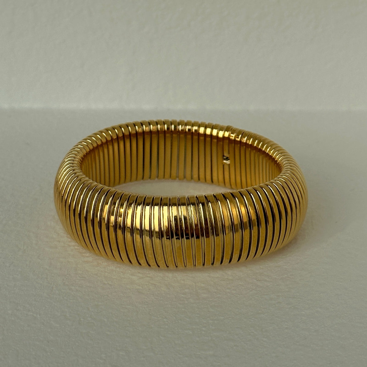 18k Classy Ribbed Stretch Bracelet