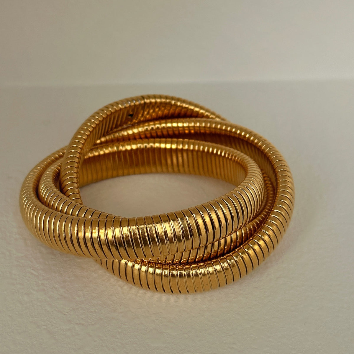 18k Classy Ribbed Stretch Bracelet