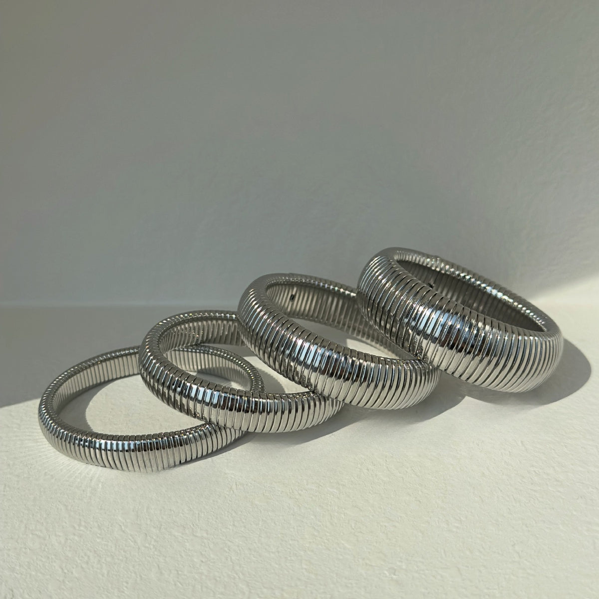 18k Classy Ribbed Stretch Bracelet