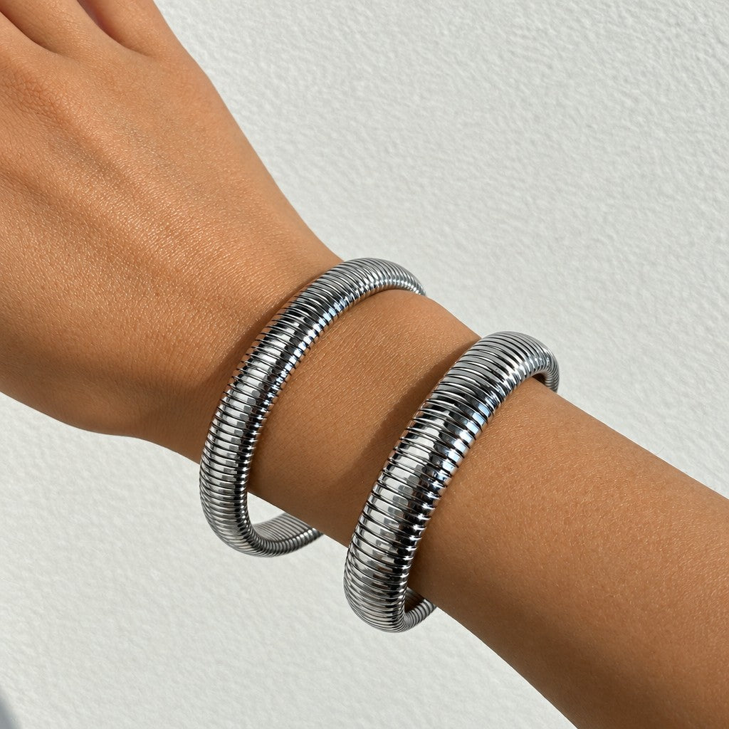 18k Classy Ribbed Stretch Bracelet