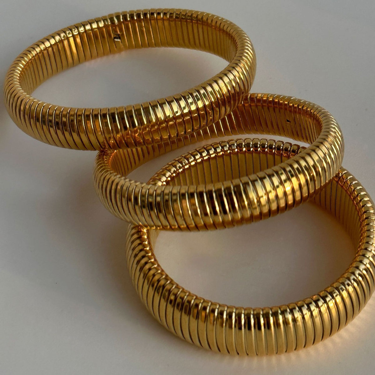 18k Classy Ribbed Stretch Bracelet