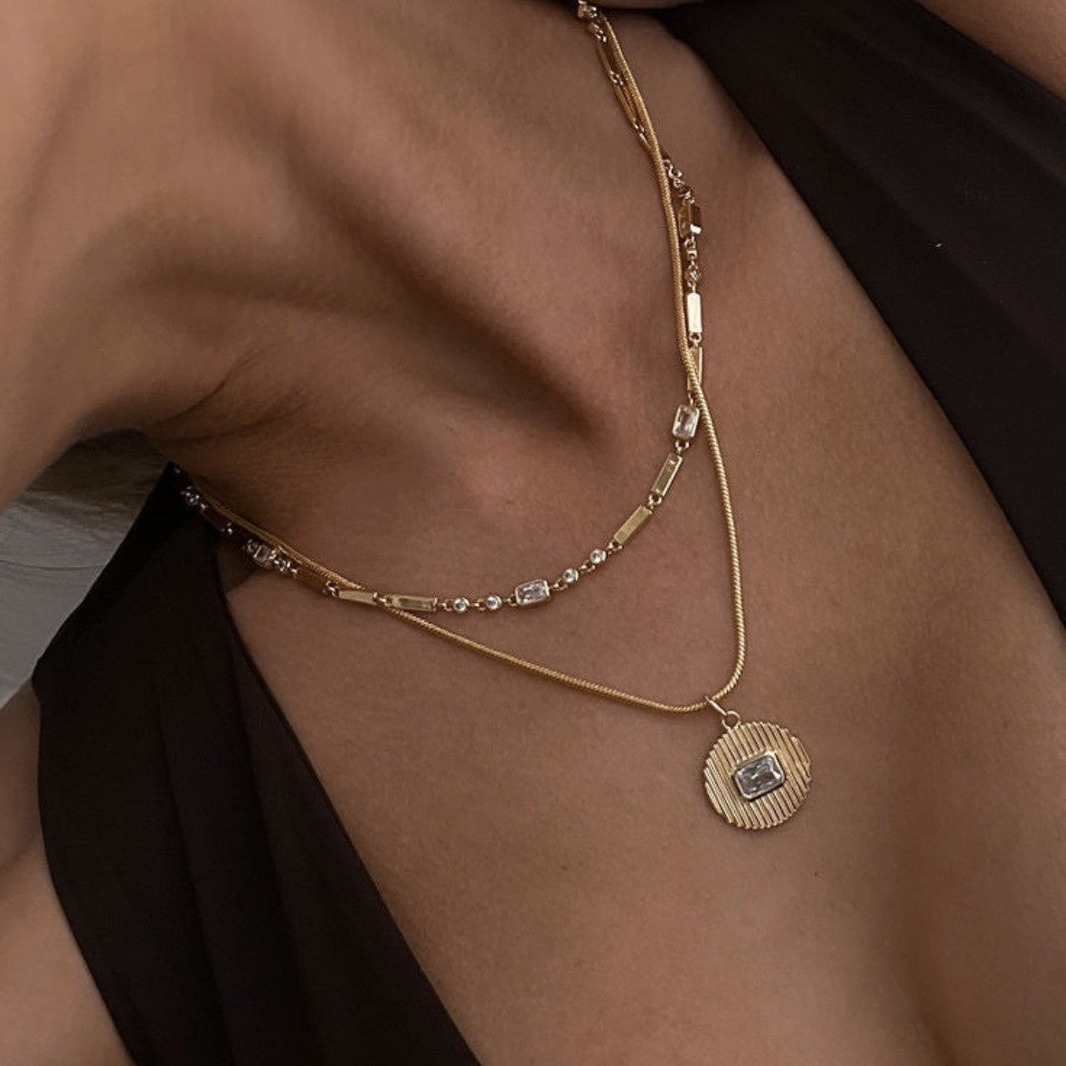 Vintage Textured Disc Snake Chain Necklace