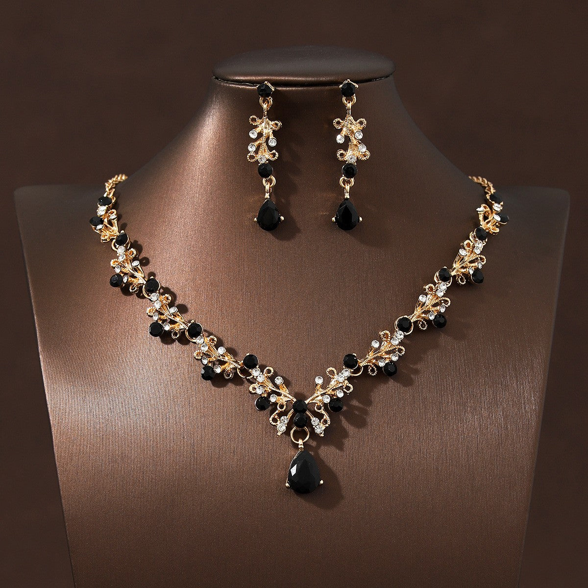 Classy Floral Teardrop Necklace & Earring Set