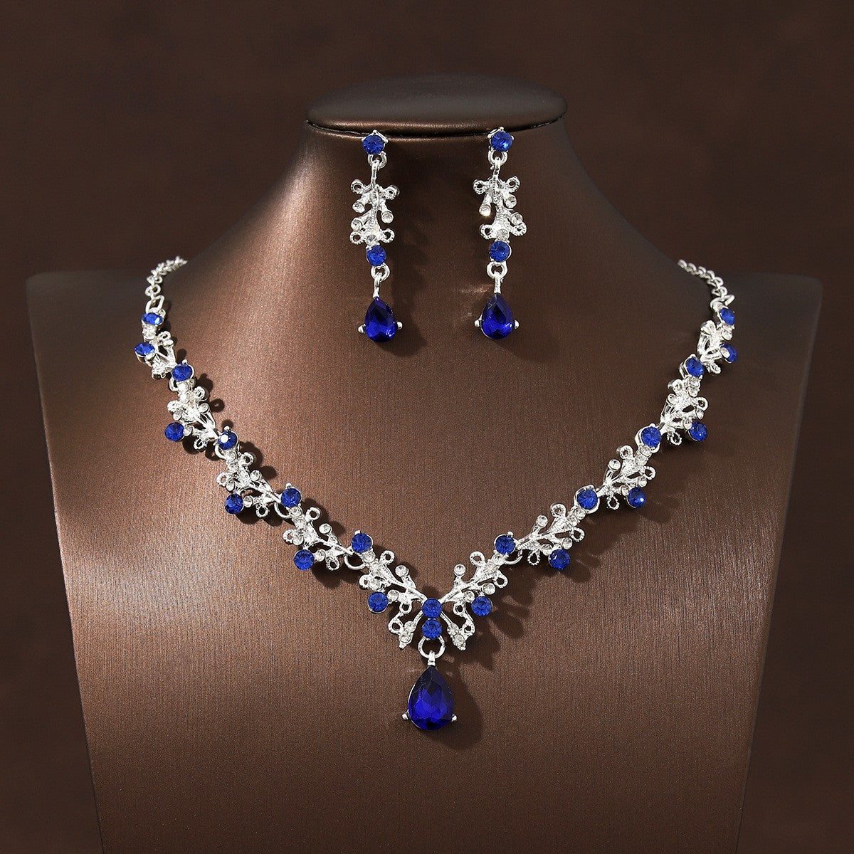 Classy Floral Teardrop Necklace & Earring Set