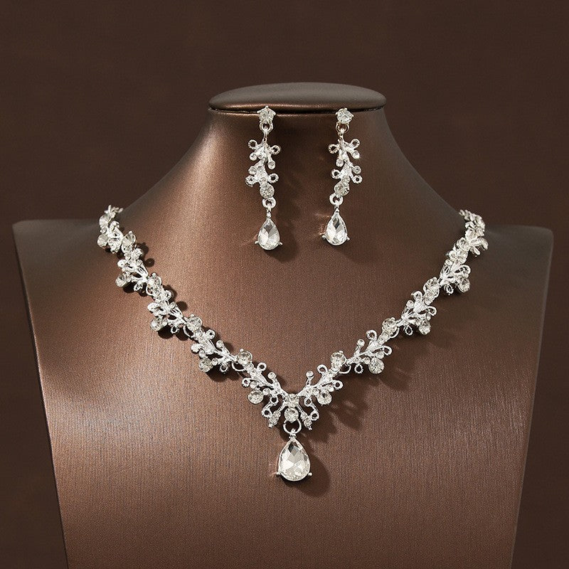 Classy Floral Teardrop Necklace & Earring Set