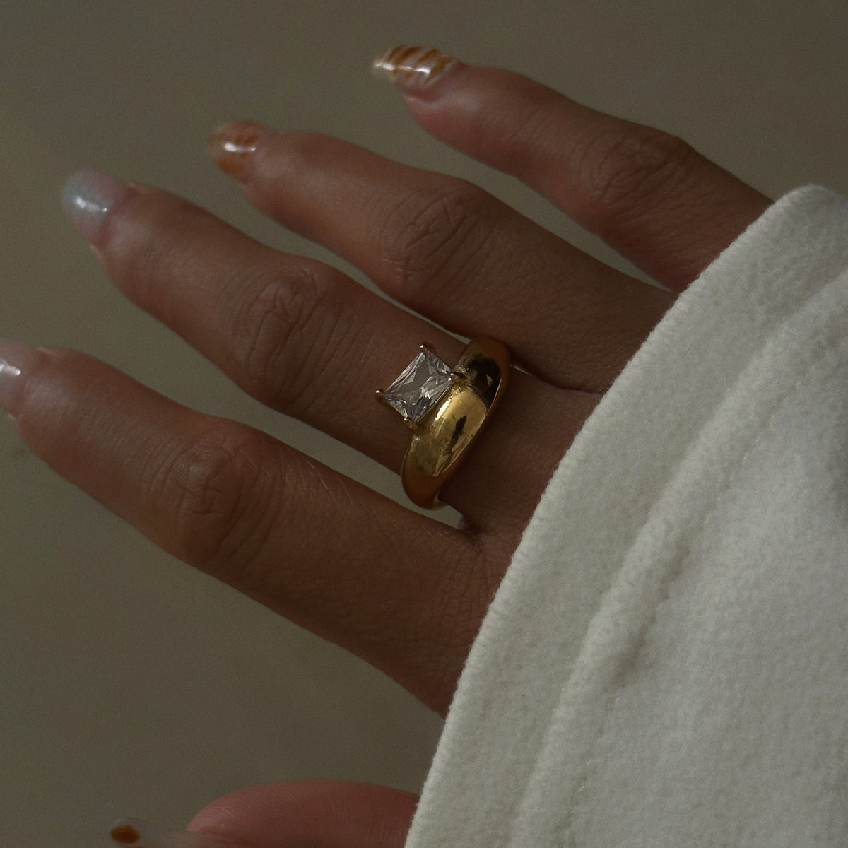 Classy Curved Baguette Zircon Ring