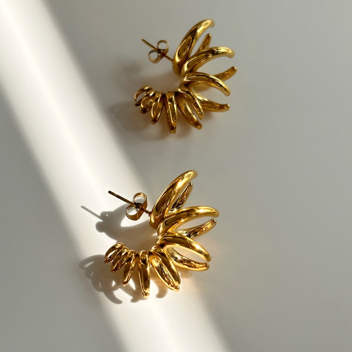 18k Classy Spiral Floral Stud Earrings