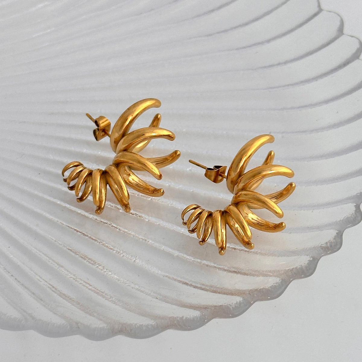18k Classy Spiral Floral Stud Earrings