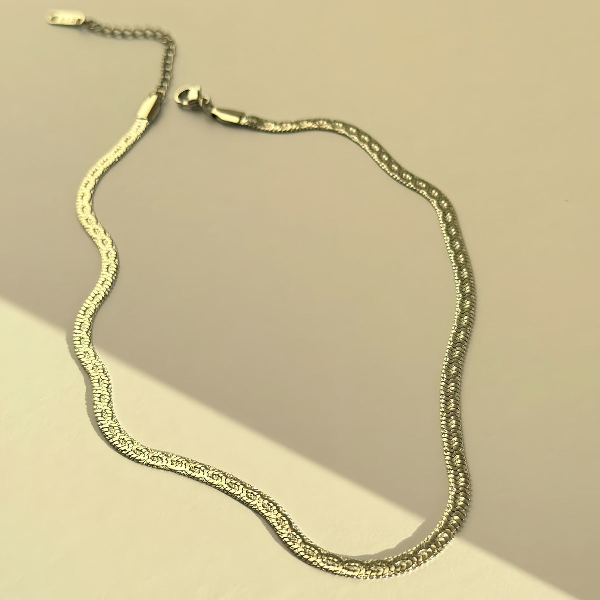 18k Vintage Textured Herringbone Necklace
