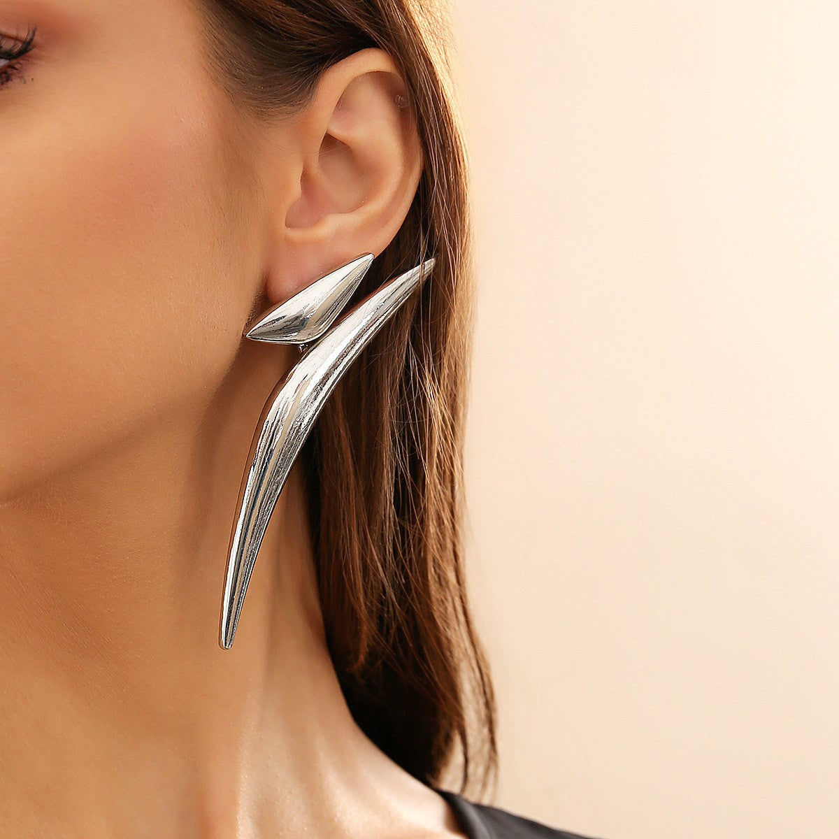 Classy Geometric Curved Spike Earrings