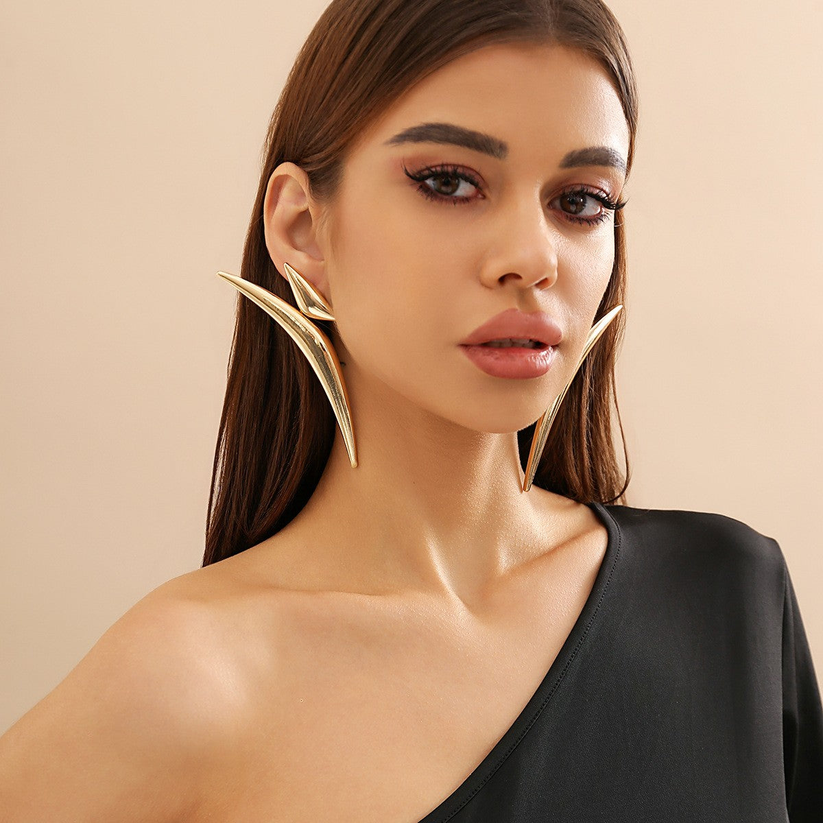 Classy Geometric Curved Spike Earrings