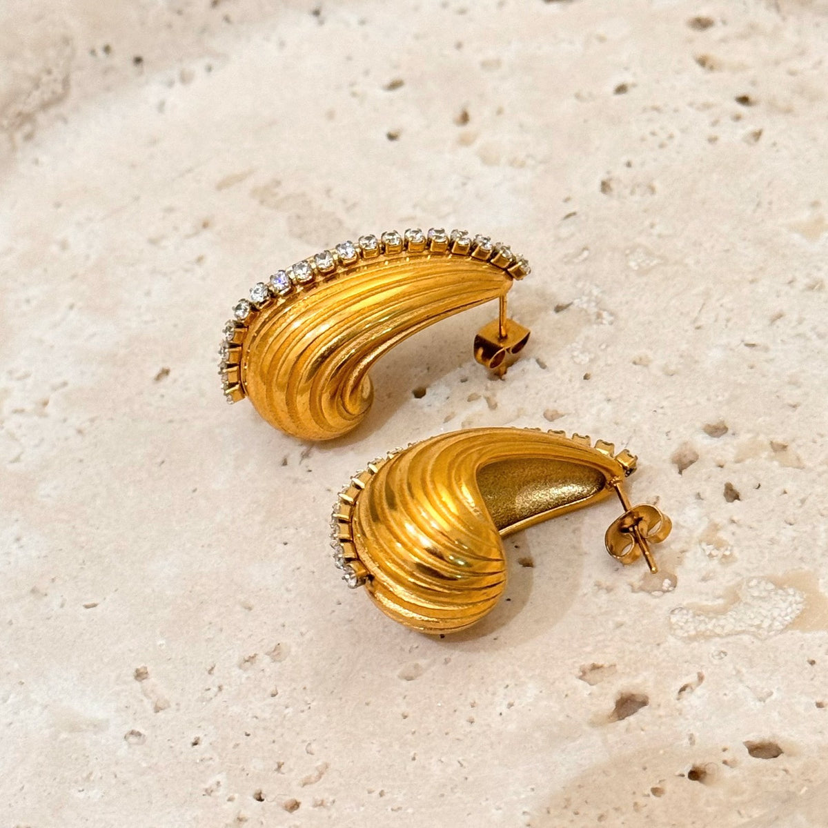 18k Classy Fluted Teardrop Stud Earrings