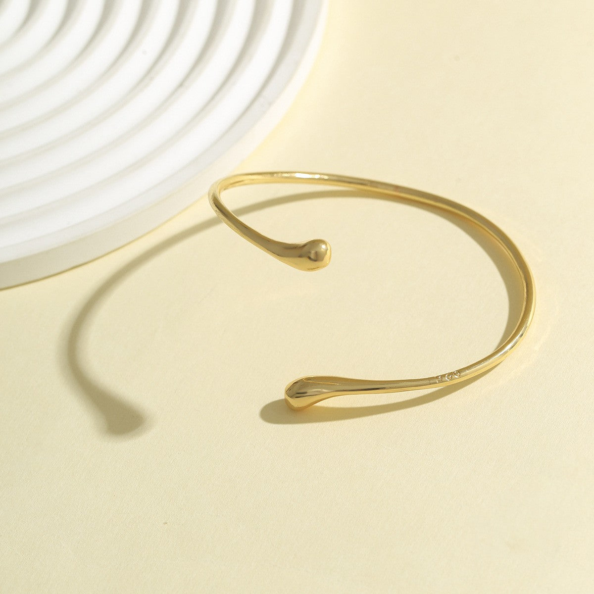 Classy Liquid Metal Drip Arm Cuff