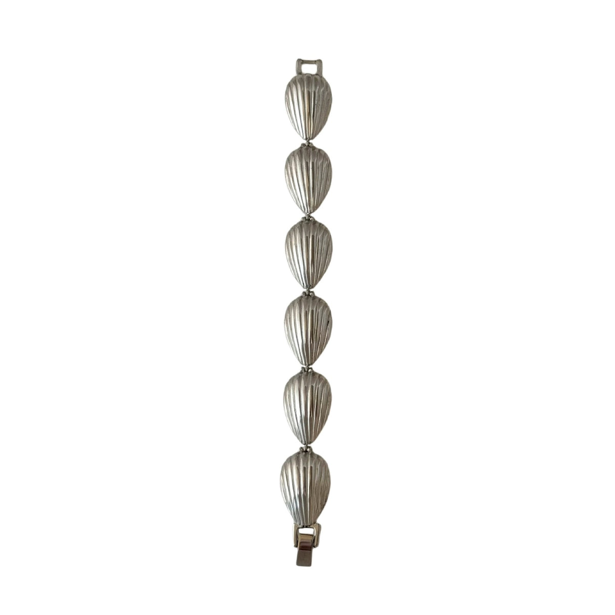 Classy Ribbed Shell Link Bracelet