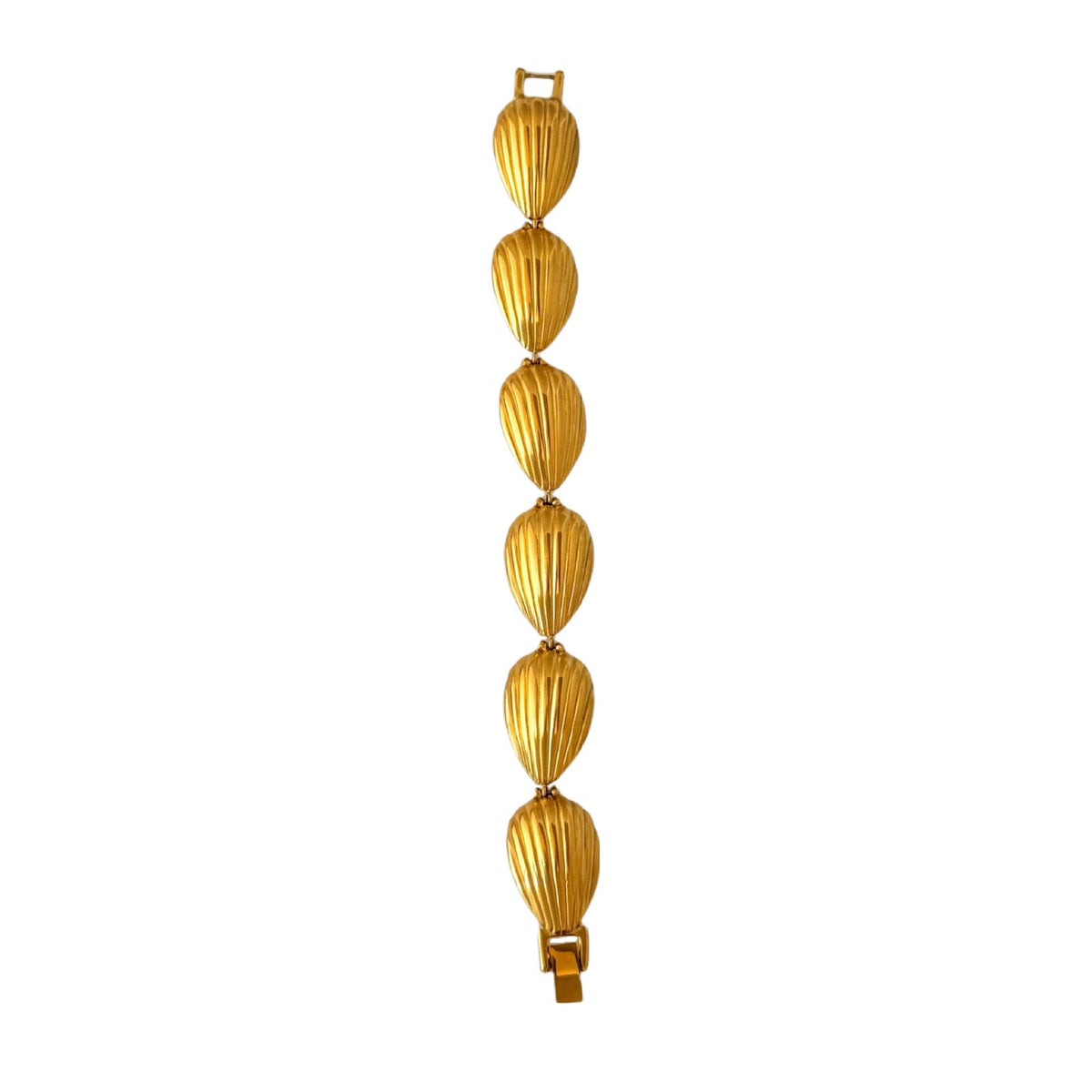 Classy Ribbed Shell Link Bracelet