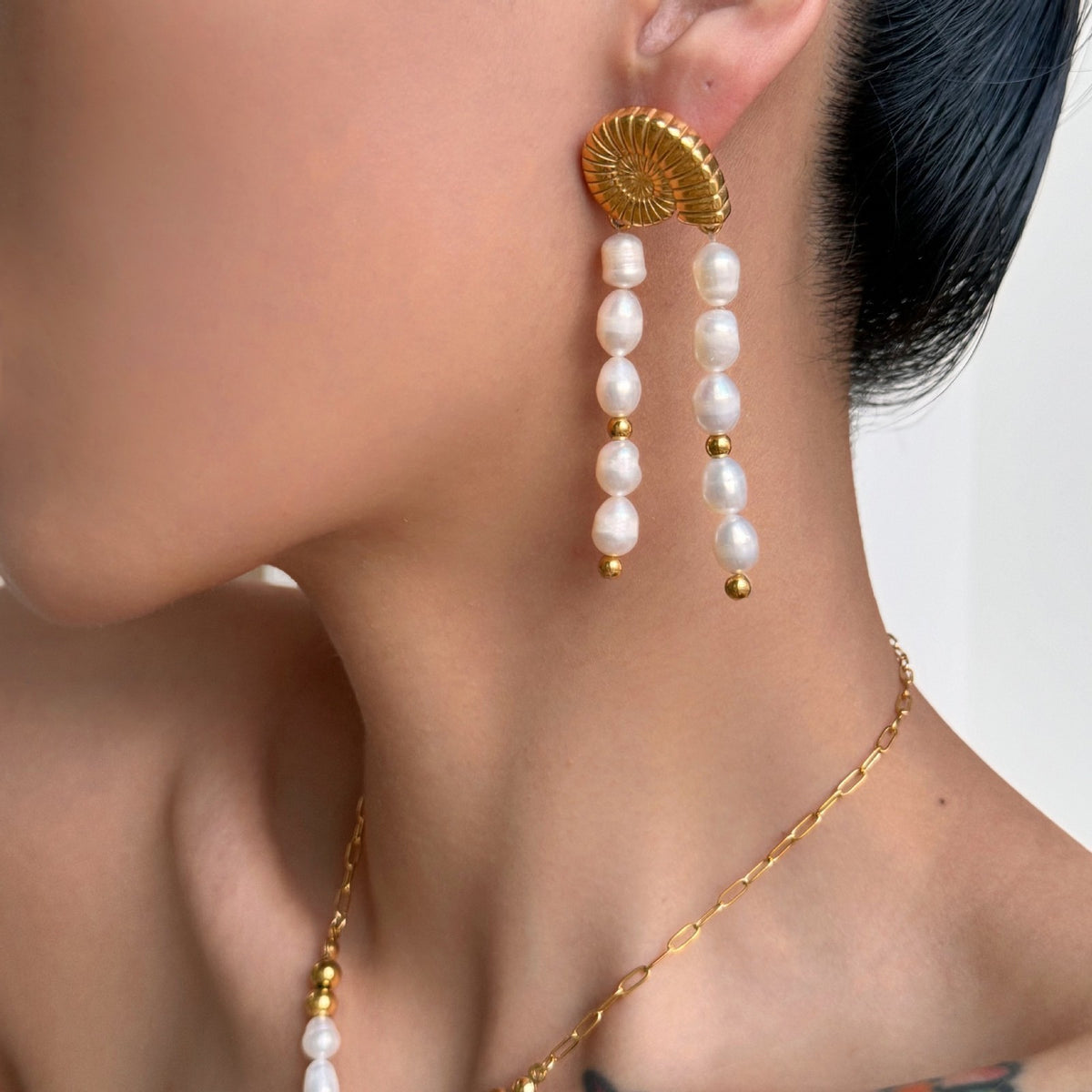 18k Dainty Conch Shell Pearl Earrings