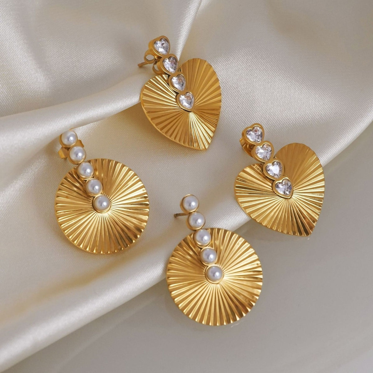 18k Classy Sunburst Pearl & Zirconia Earrings