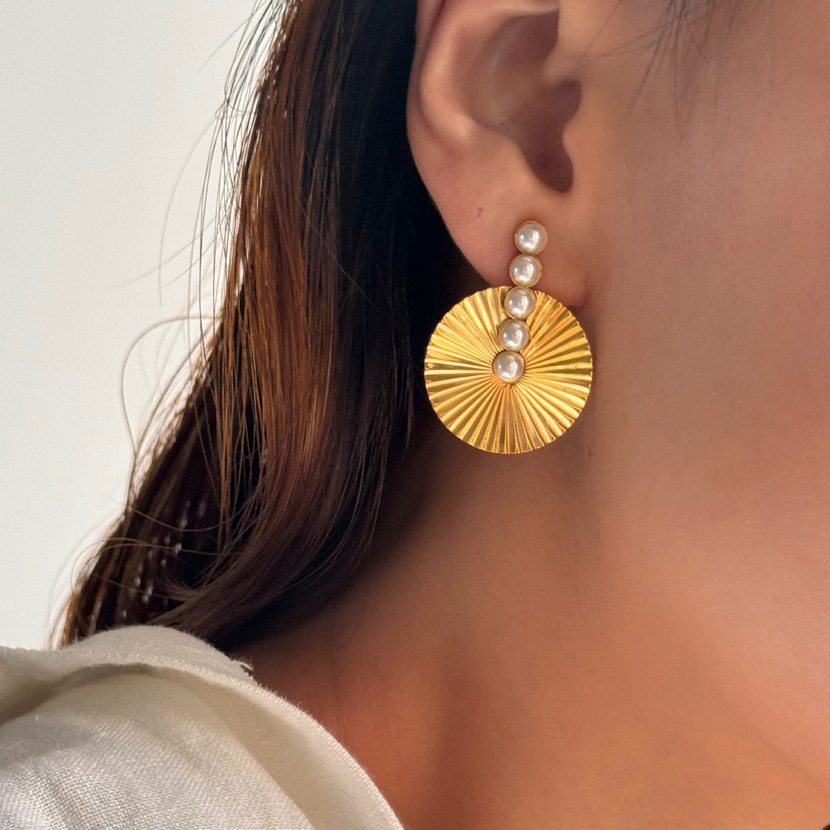18k Classy Sunburst Pearl & Zirconia Earrings