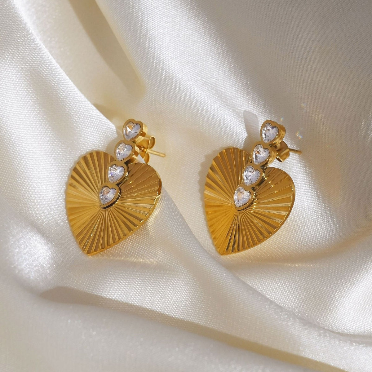 18k Classy Sunburst Pearl & Zirconia Earrings