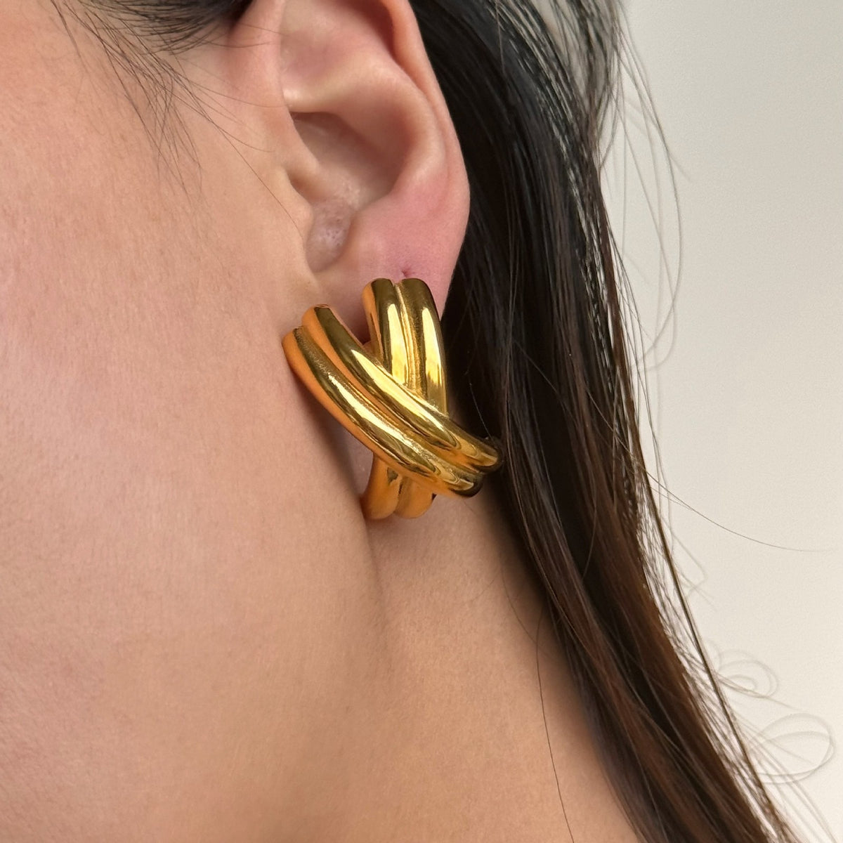 18k Classy Twisted Shield Stud Earrings