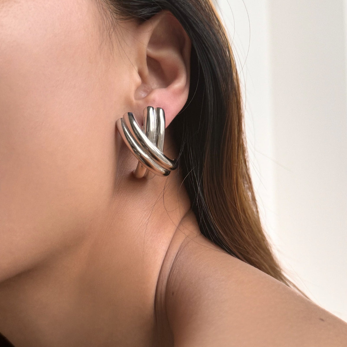 18k Classy Twisted Shield Stud Earrings