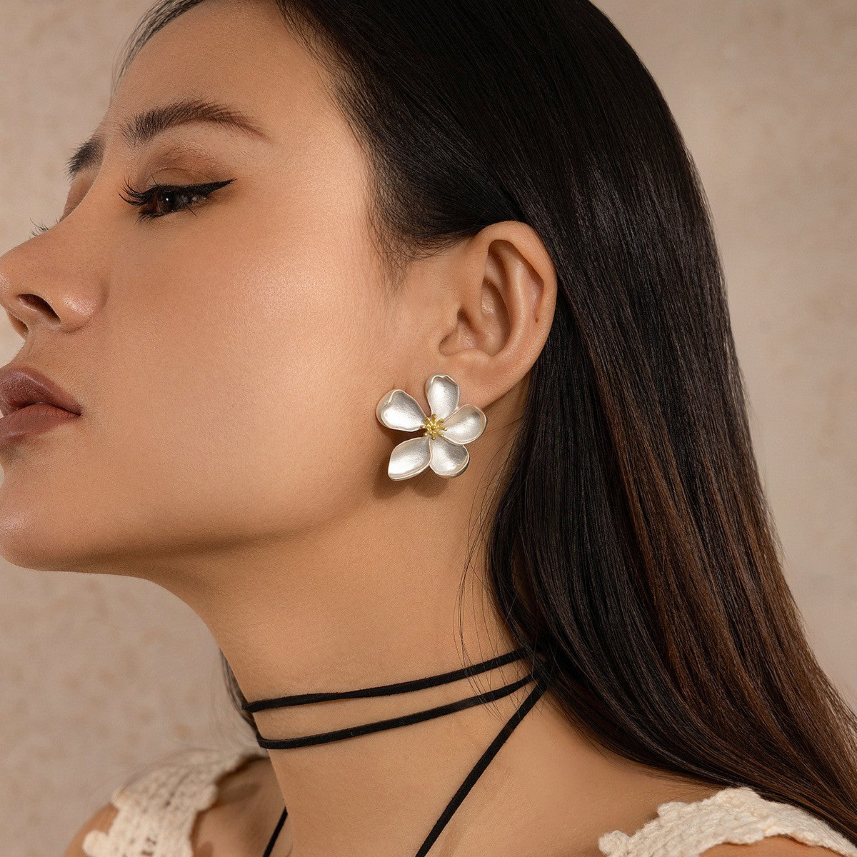 Classy Textured Floral Cluster Stud Earrings