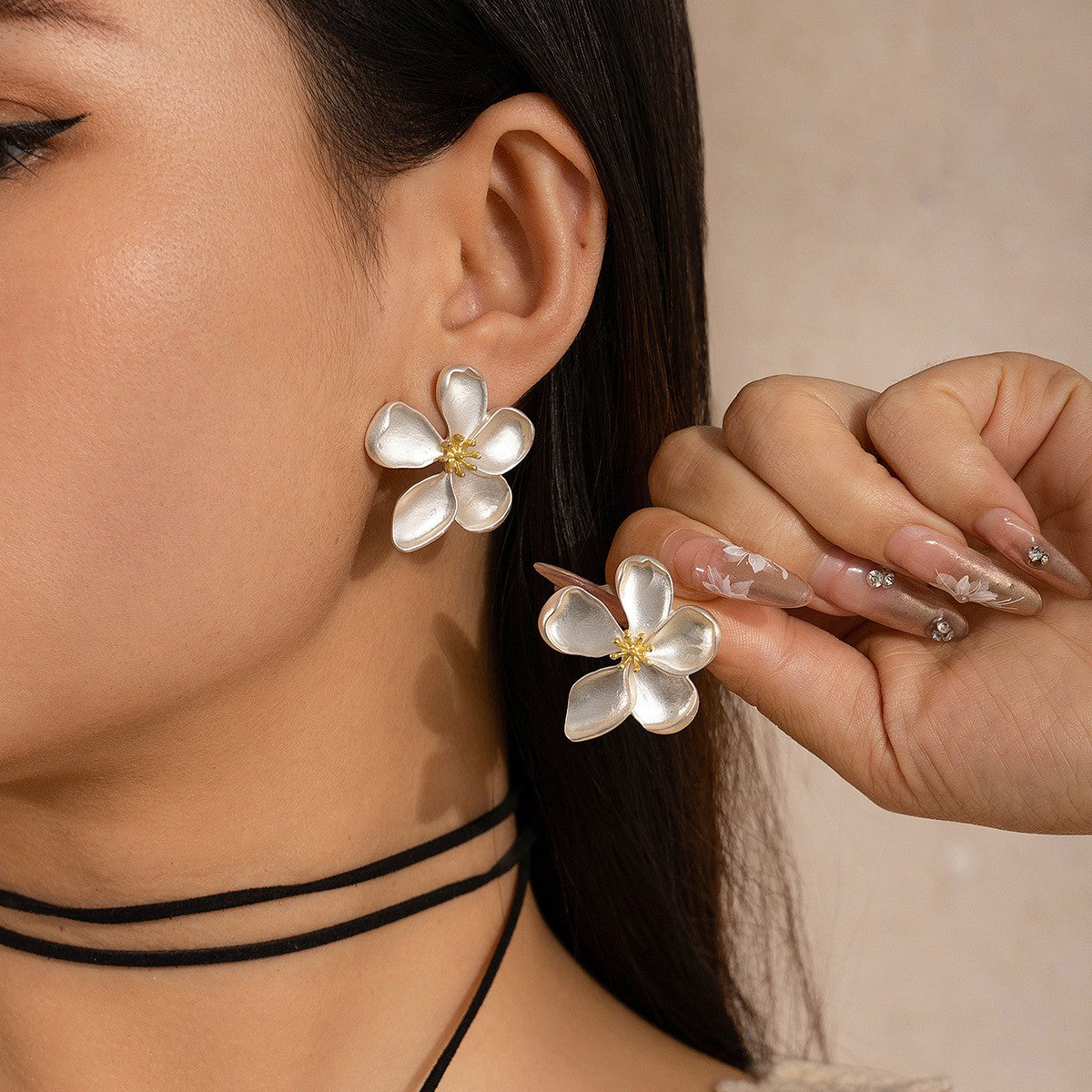 Classy Textured Floral Cluster Stud Earrings