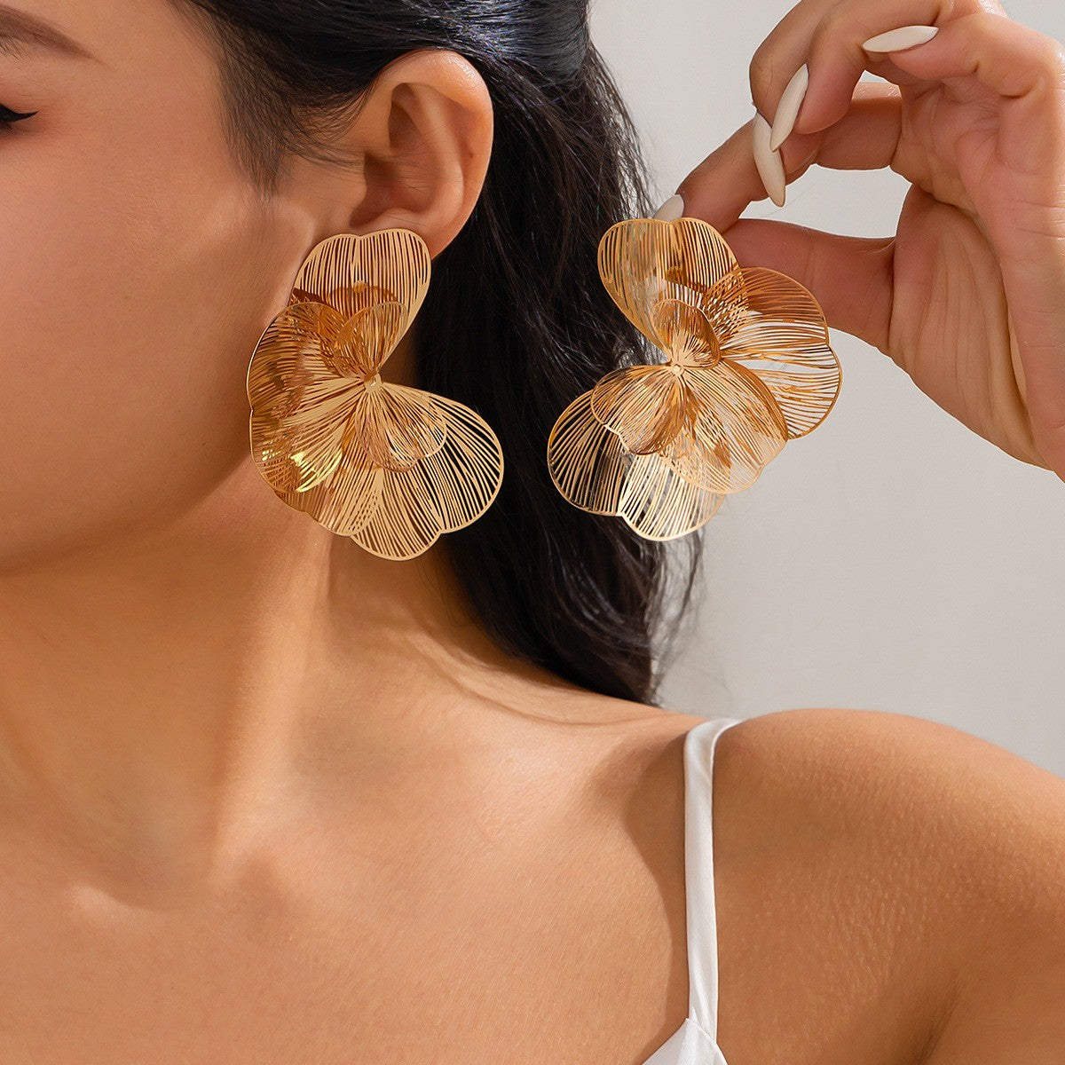 Classy Textured Floral Cluster Stud Earrings