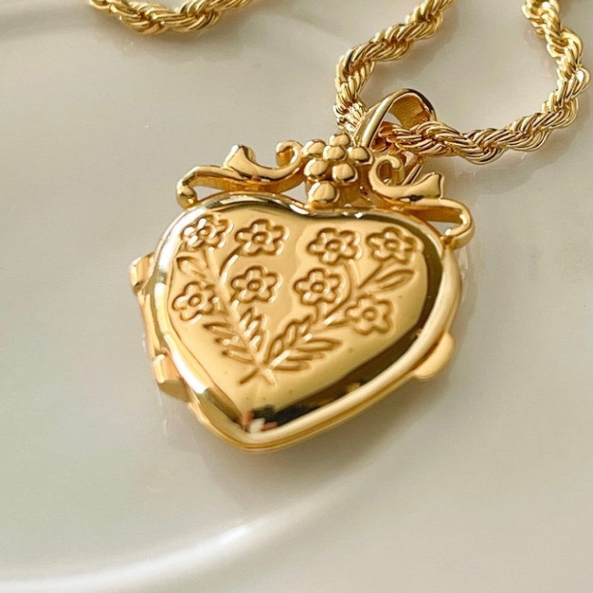 18k Romantic Floral Heart Locket Necklace
