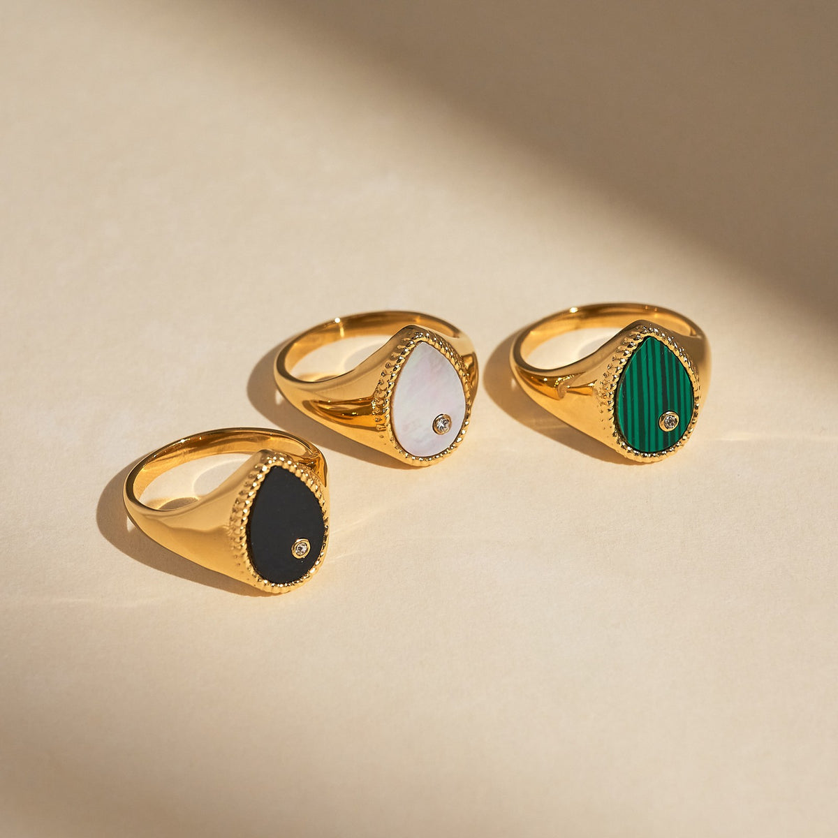 18k Classy Teardrop Inlay Ring