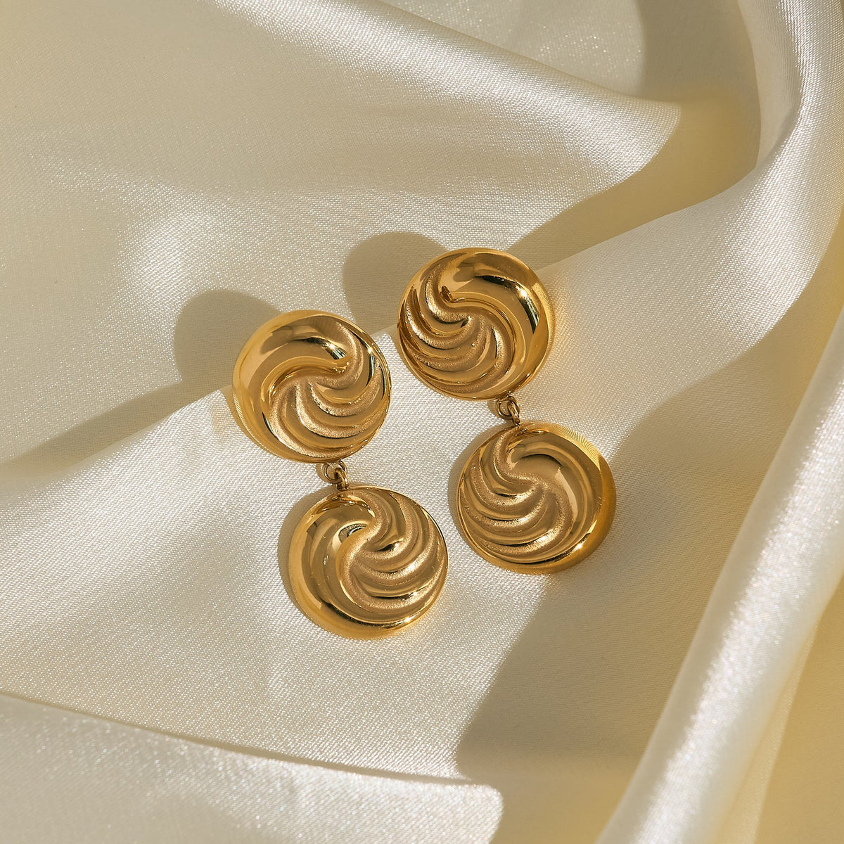 18k Vintage Swirl Collar Necklace & Earring Set