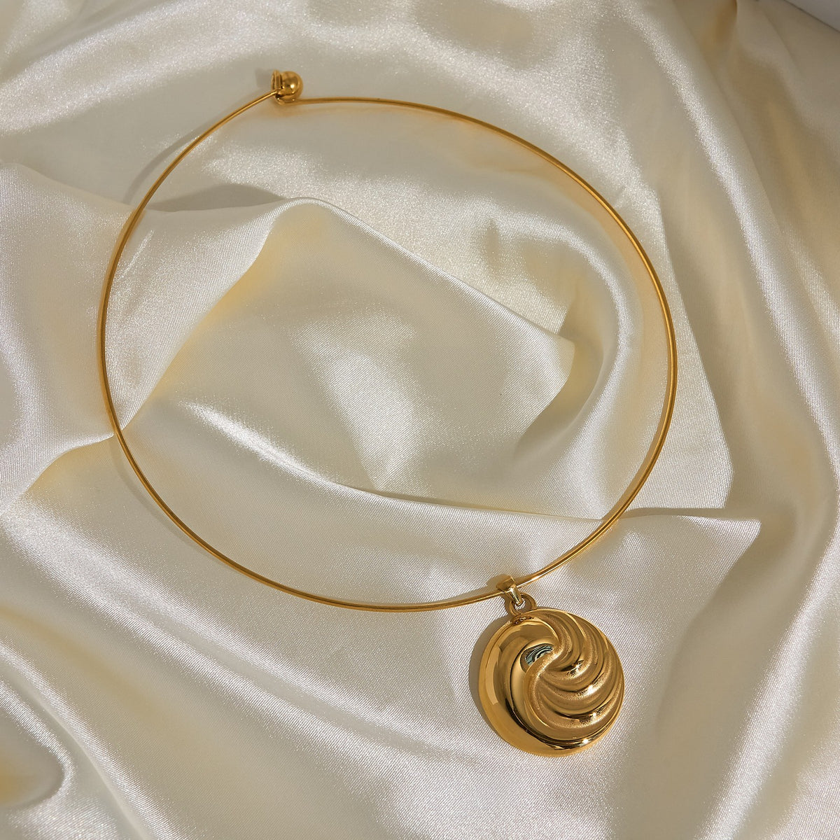 18k Vintage Swirl Collar Necklace & Earring Set