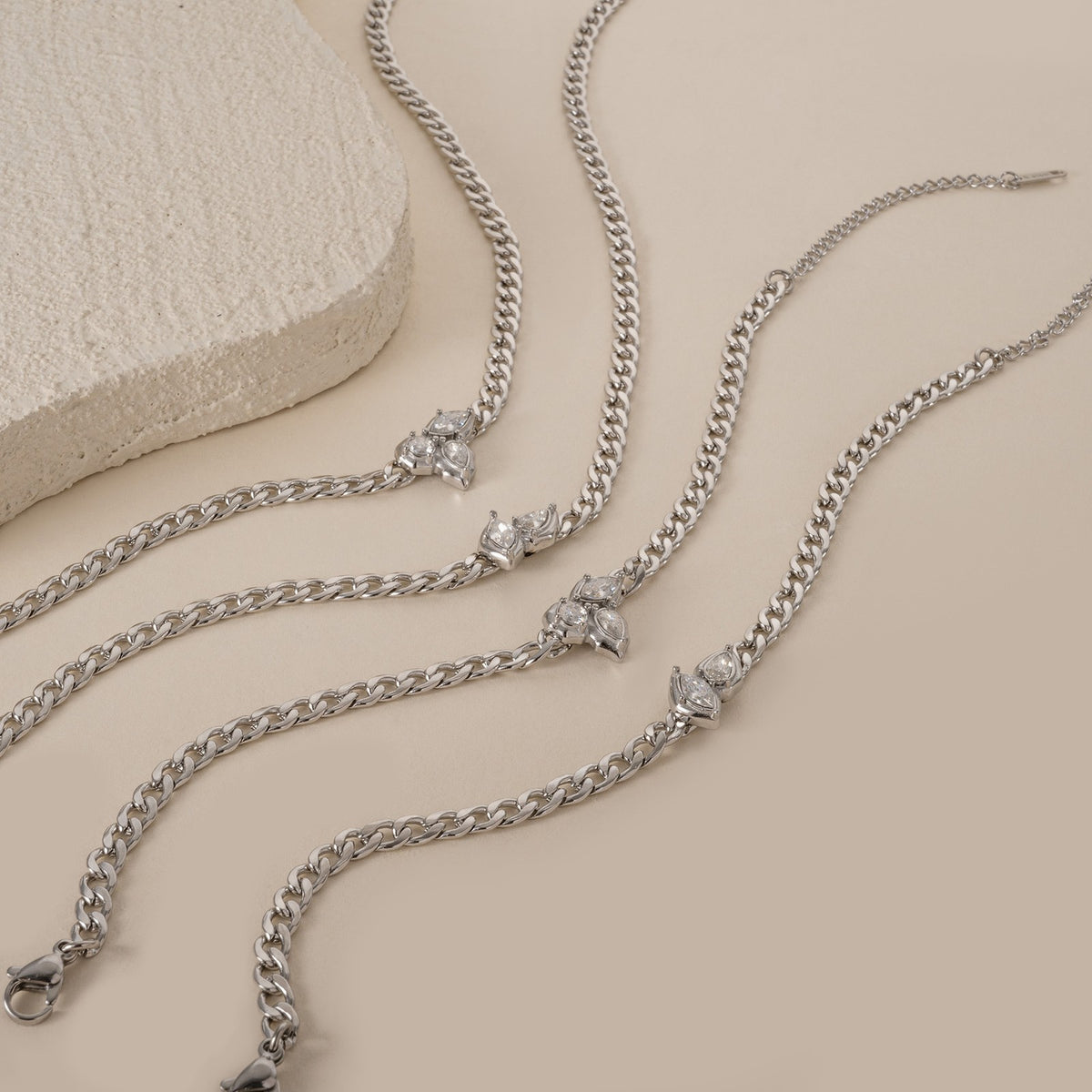 18k Classy Teardrop Curb Chain Necklace