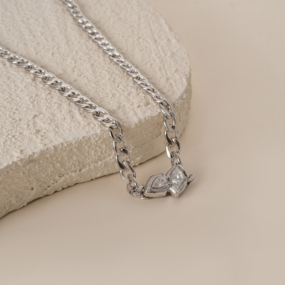 18k Classy Teardrop Curb Chain Necklace