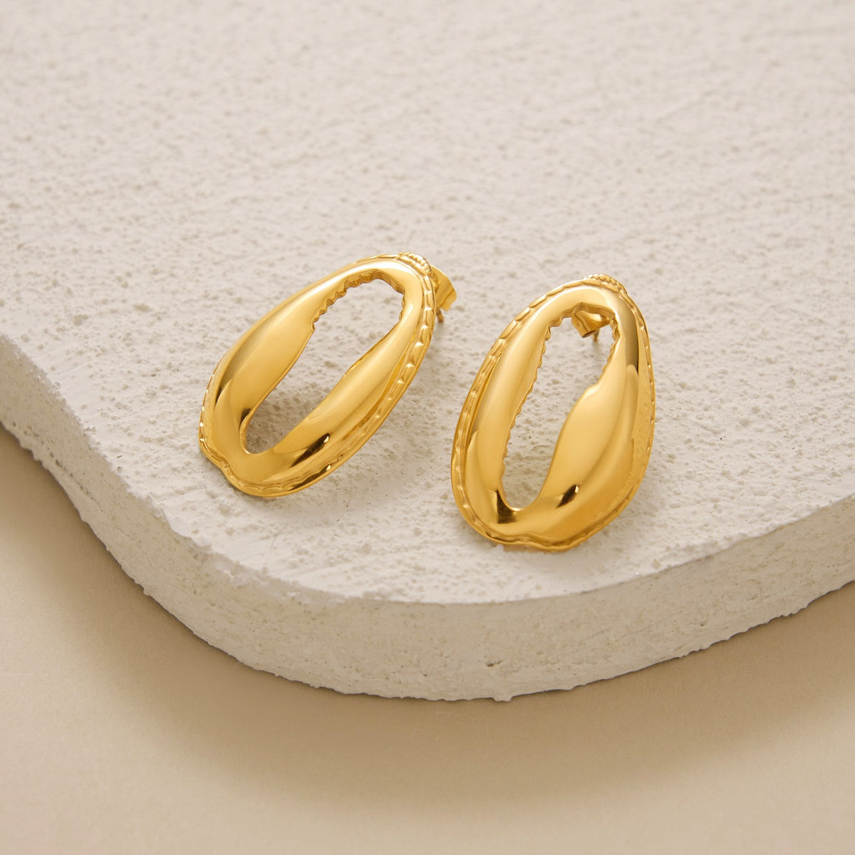 18k Elegant Geometric Oval Earring