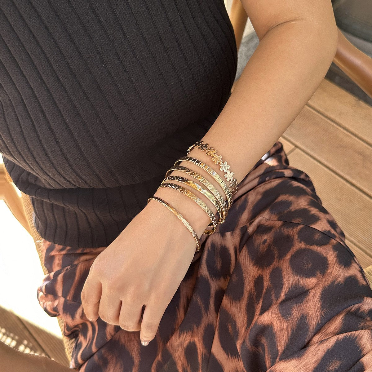 Classy Engraved Floral Bangle Set