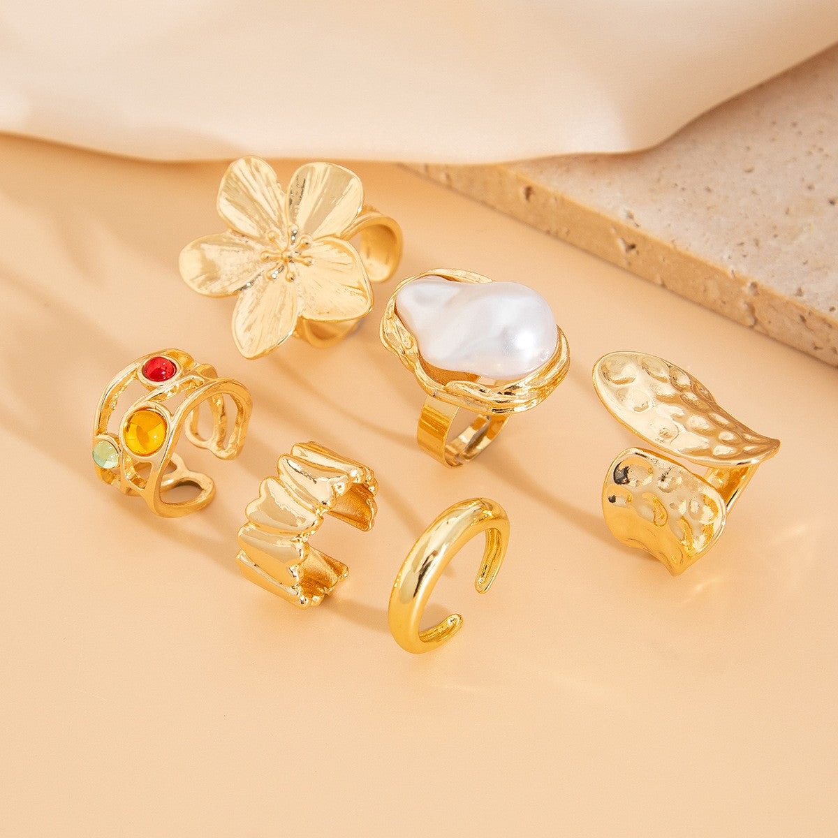 Classy Baroque Pearl & Flower Ring Set