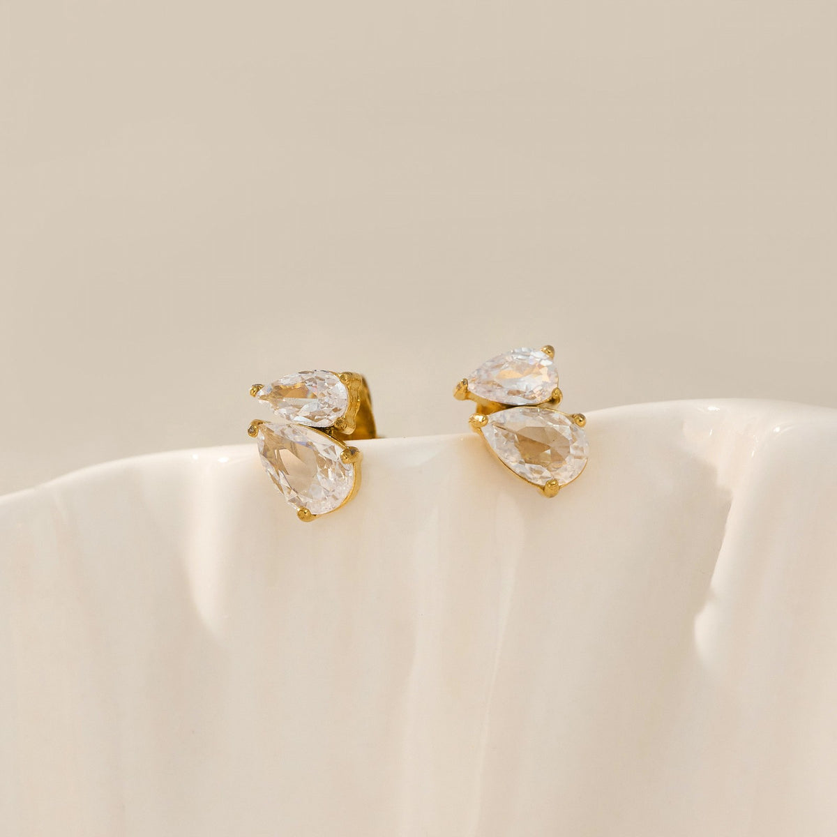 18k Dainty Mini Teardrop Stud Earrings