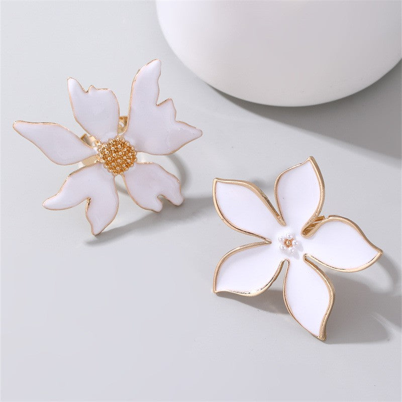 Classy White Resin Flower Statement Ring